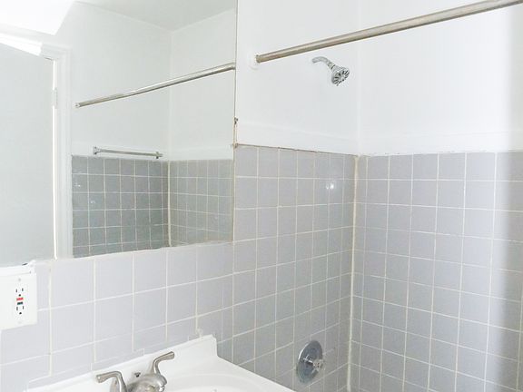 3rd image of 5929 N Northwest Hwy #2B