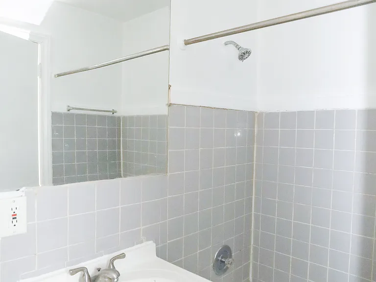 5929 N Northwest Hwy #1B — Photo 4