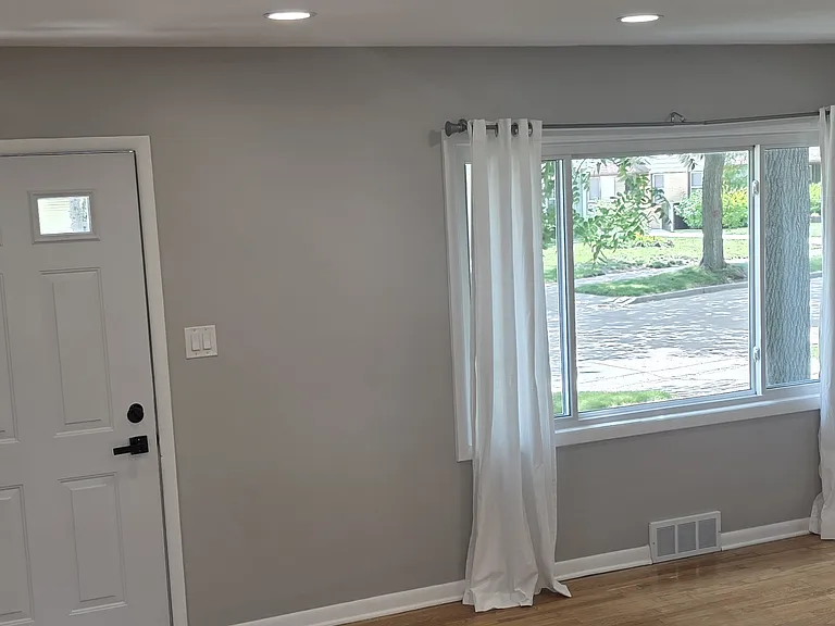 9322 W Mount Vernon Ave — Photo 2