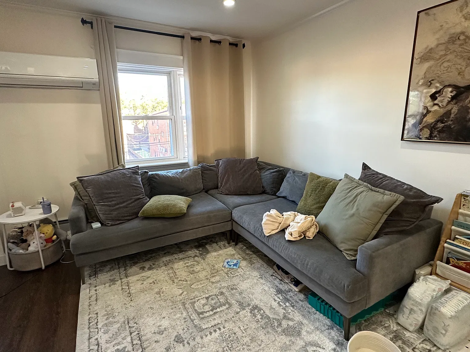 3 bed, 1.5 bath, 1200 sqft, $3,300 — Photo 2