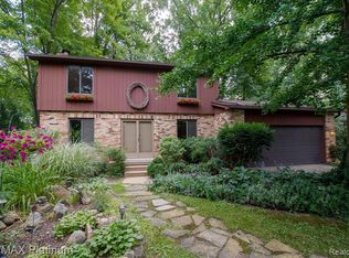 13341 Crane Ridge Dr, Fenton, MI 48430