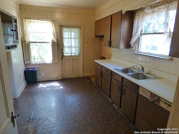 4th image of 130 E Rosewood Ave