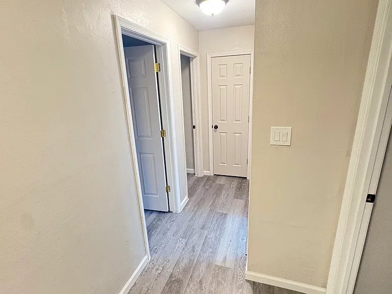813 S Grosvenor Ct — Photo 32