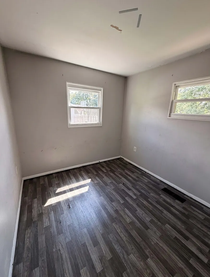 3 bed, 960 sqft, $1,000 — Photo 2