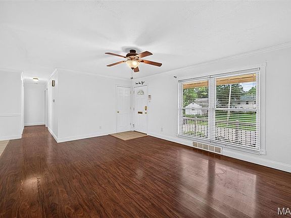 3rd image of 3843 Tesson Ct
