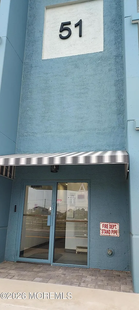 Building Photo - 51 Hiering Ave #C-6