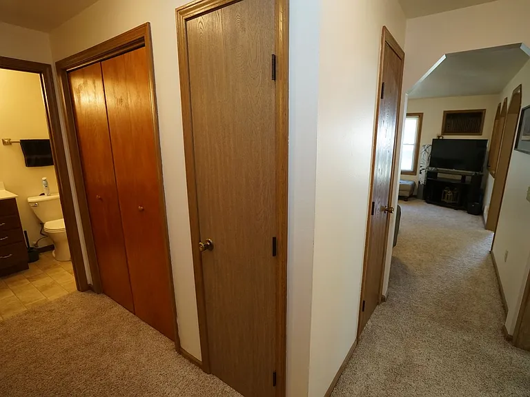 708 Bewick Dr — Photo 8
