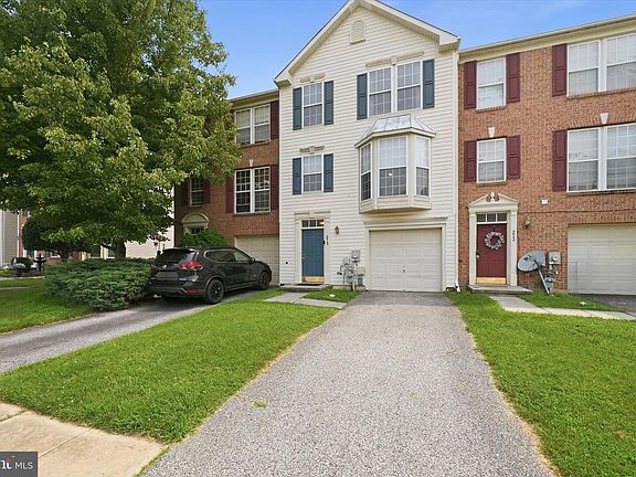 3rd image of 215 N Bridlewood Dr