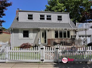 4955 164th St, Fresh Meadows, NY 11365