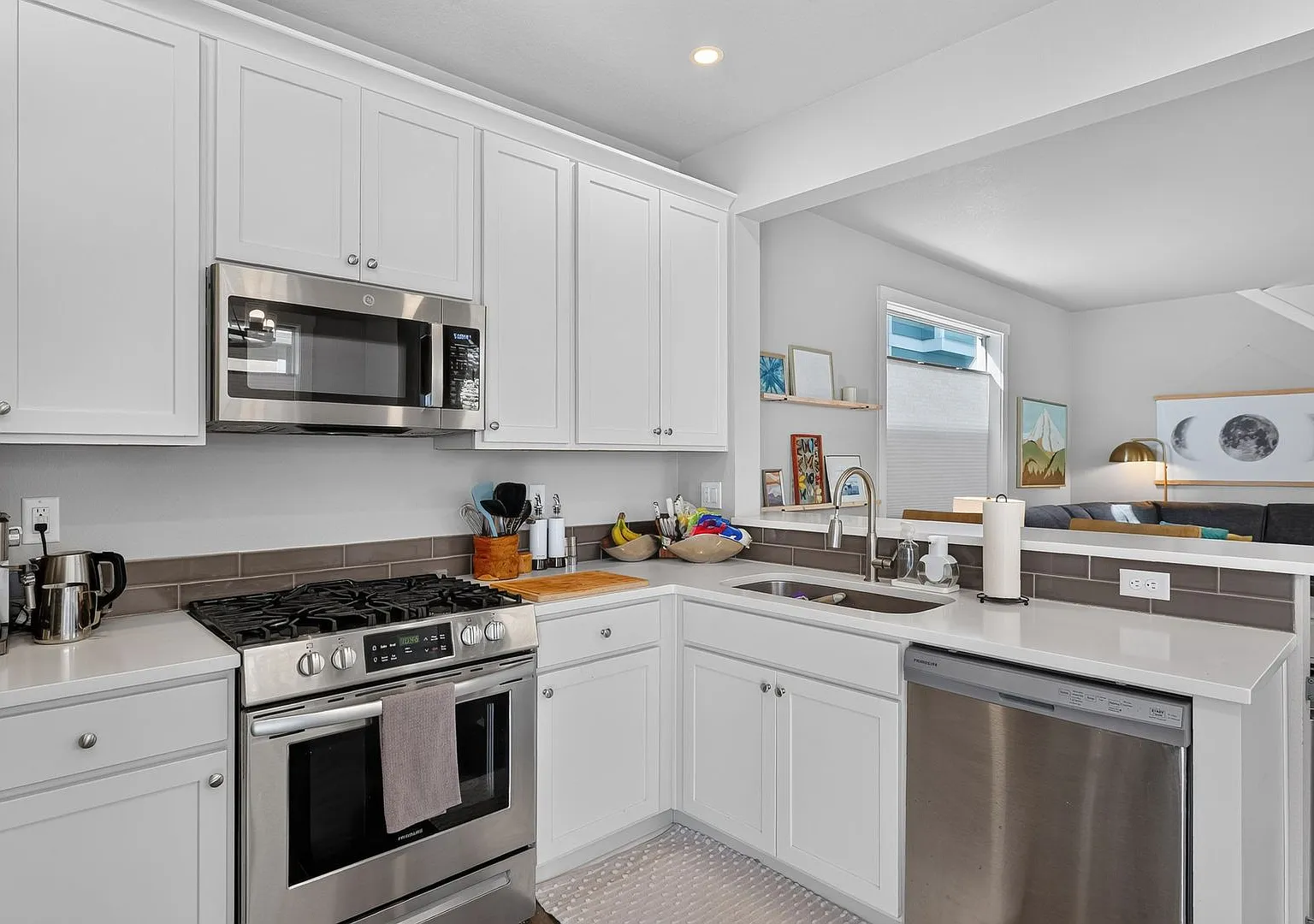 3-bedroom, 2.5-bathroom home in NE — Photo 3