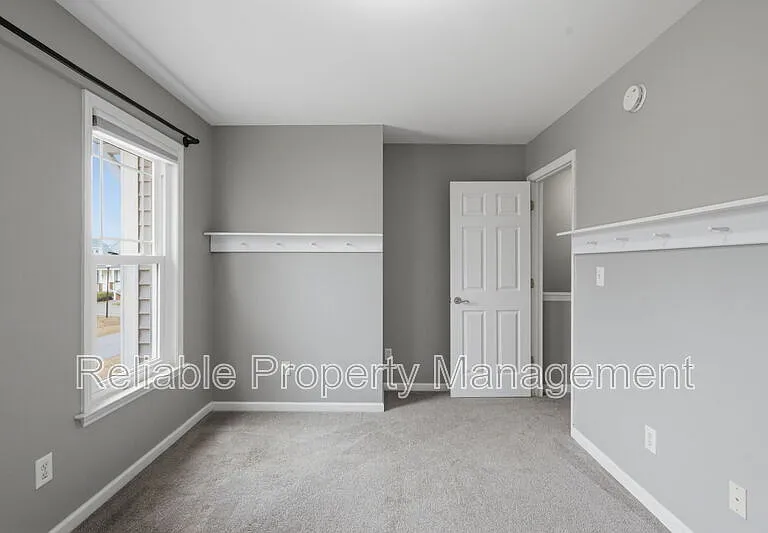 156 Haywood Ln — Photo 12