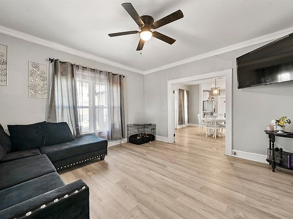 2nd image of 205 Dallas St