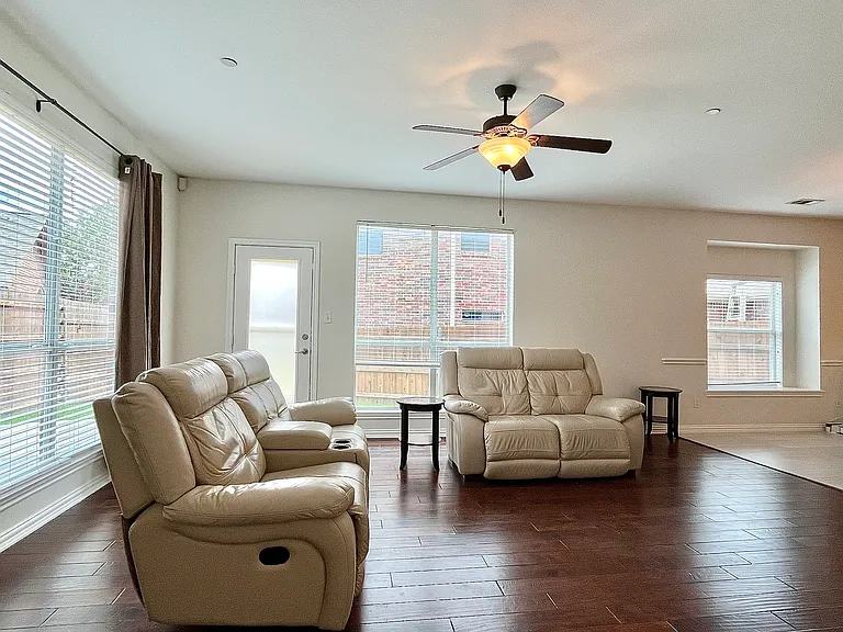 2204 Paige Ct — Photo 13