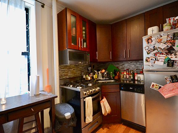 3rd image of 15 Crown St
