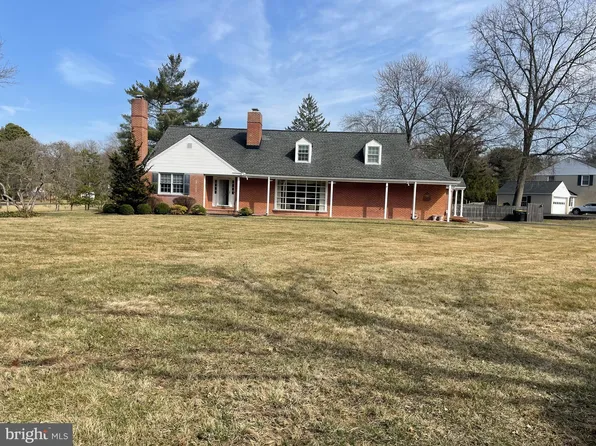 111 W Pembrey Dr, Wilmington, DE 19803