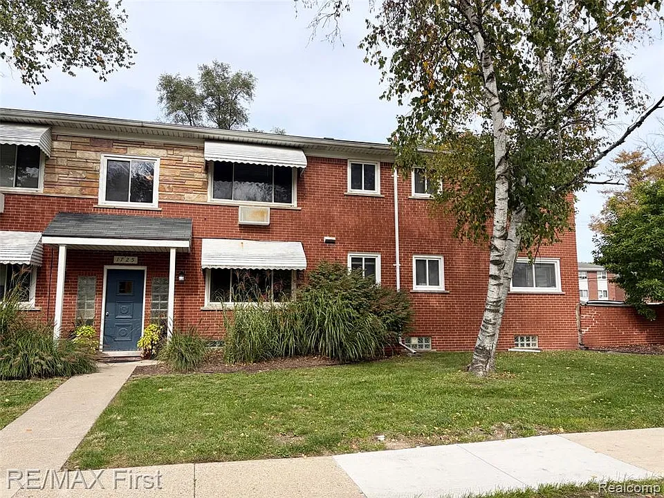 1725 Gardenia Ave