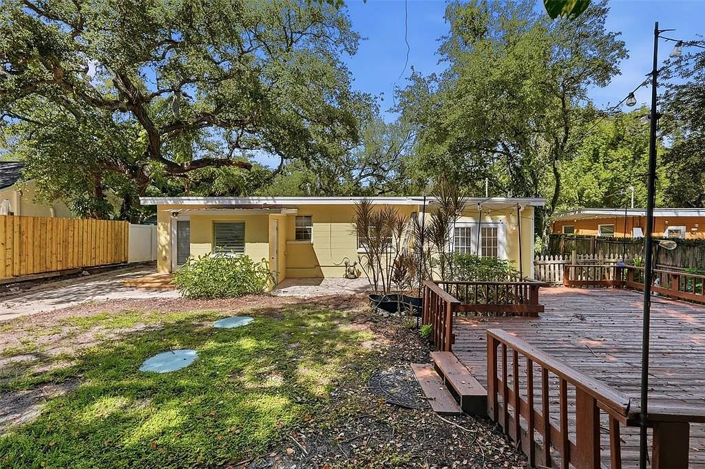 3 bed, 2.0 bath, 1188 sqft, $2,550 — Photo 1
