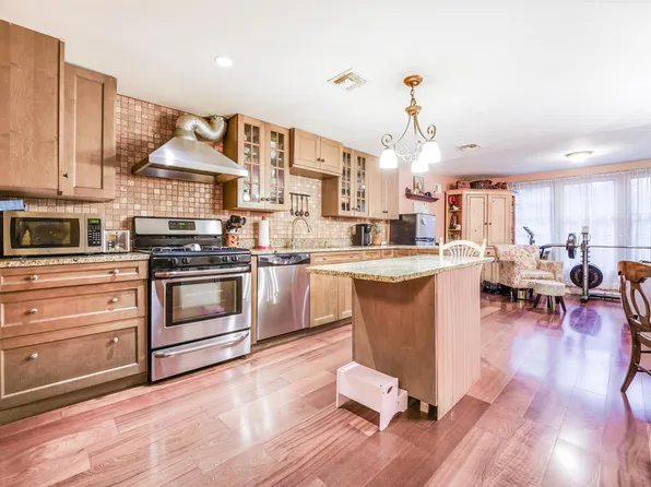 372 5th Street image 2 of 30