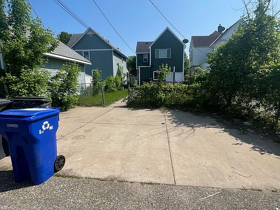 4th image of 723 Thomas Ave #2