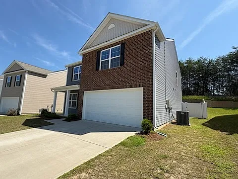4 bed, 2.5 bath, 2105 sqft, $1,995 — Photo 4