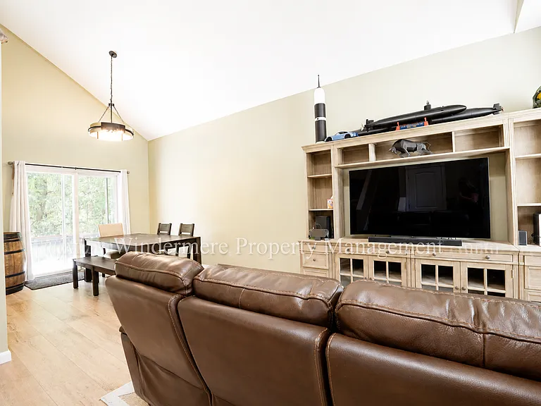 1087 NW Brinkley Ct — Photo 6