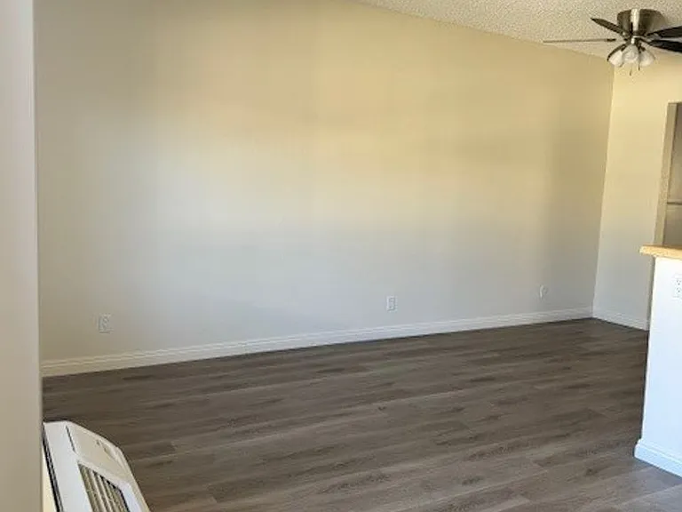 8541 Foothill Blvd., Sunland — Photo 22
