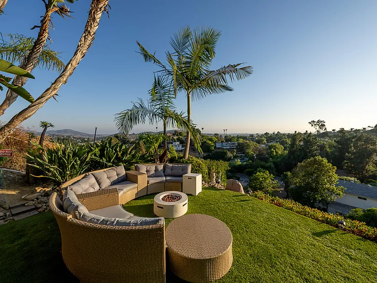 4350 Alta Mira Dr — Photo 25