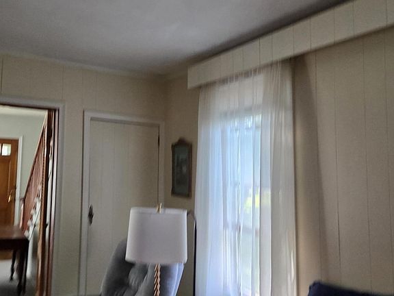 4th image of 956 Cherry St