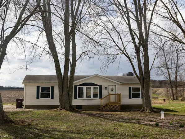 5132 Gardner Barclay Rd, Farmdale, OH 44417