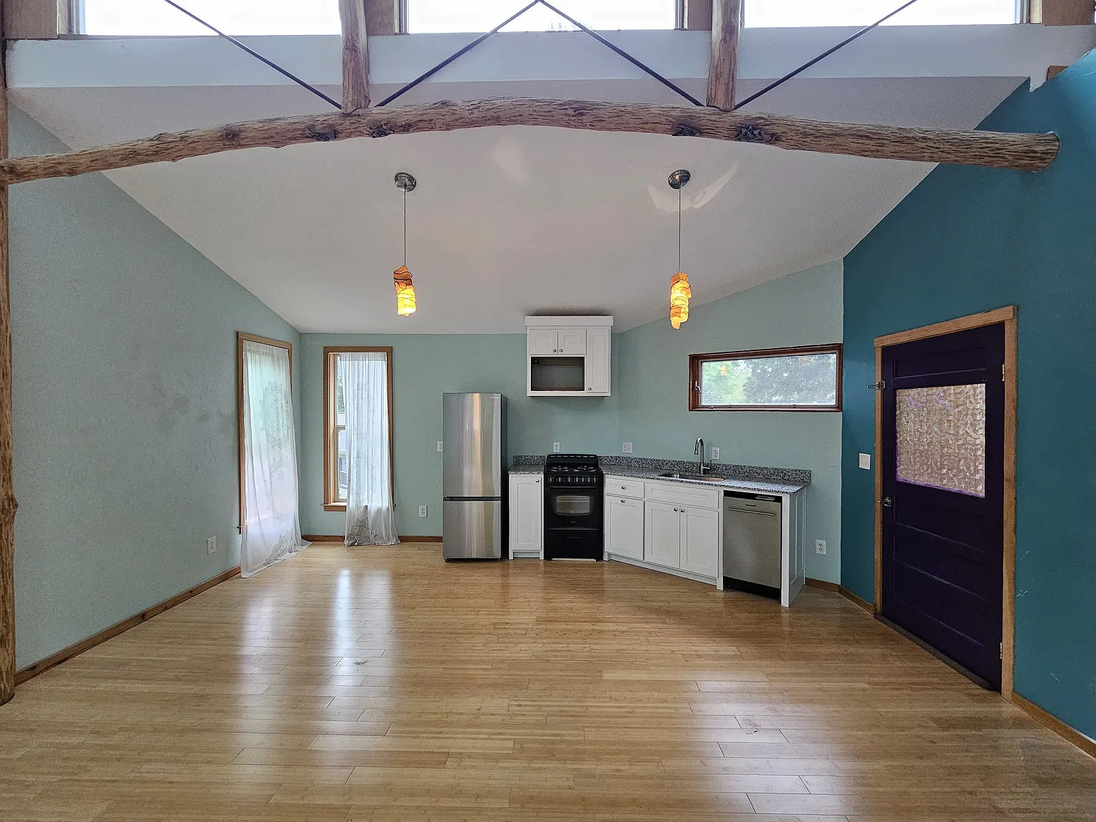 Studio, 600 sqft, $1,045 — Photo 2
