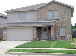 8008 Hidden Brook Dr, Fort Worth, TX 76120