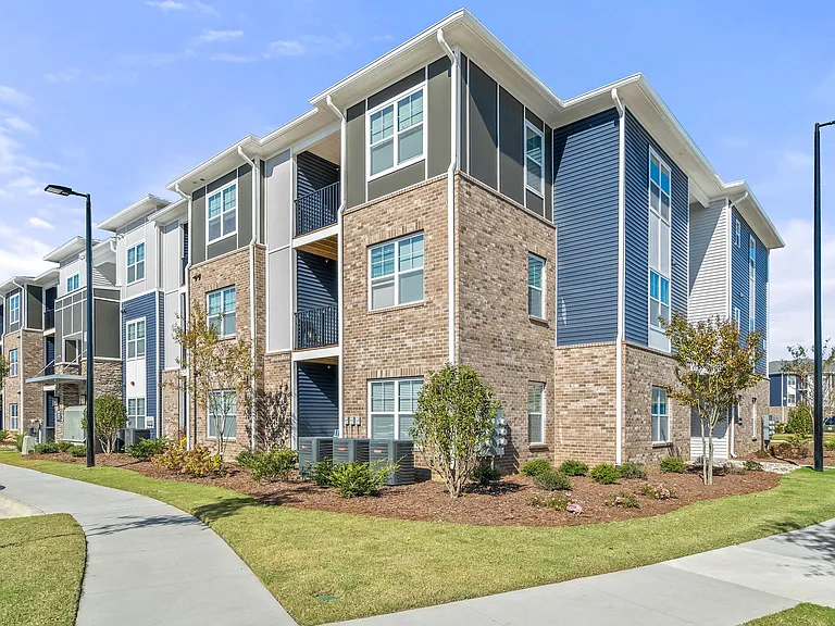 Exterior View of Hawthorne at the Glen in Concord, NC