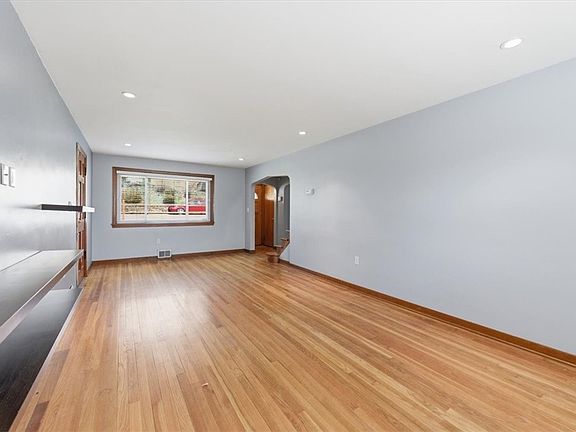 5th image of 1167 Lapish Rd