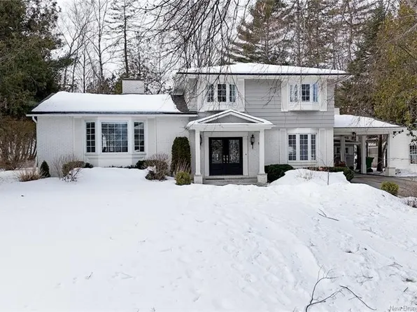 190 Eglinton St, Fredericton, NB E3B 2W1