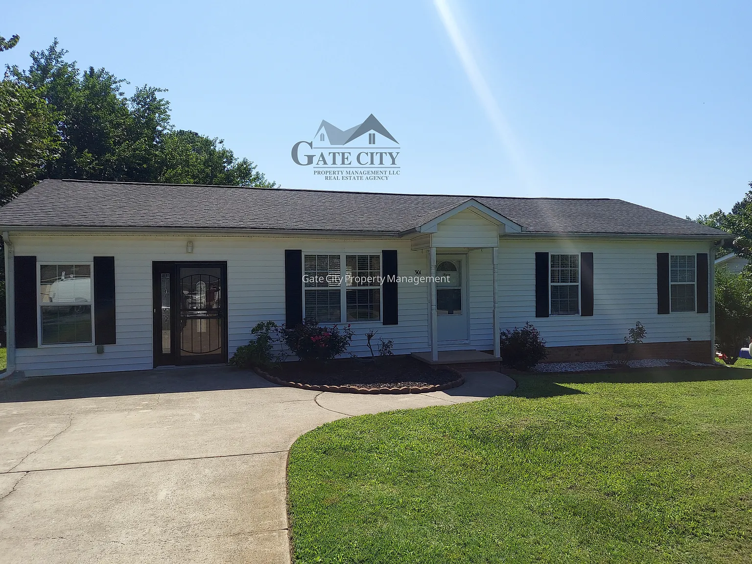 3 bed, 10 sqft, $1,675 — Photo 1