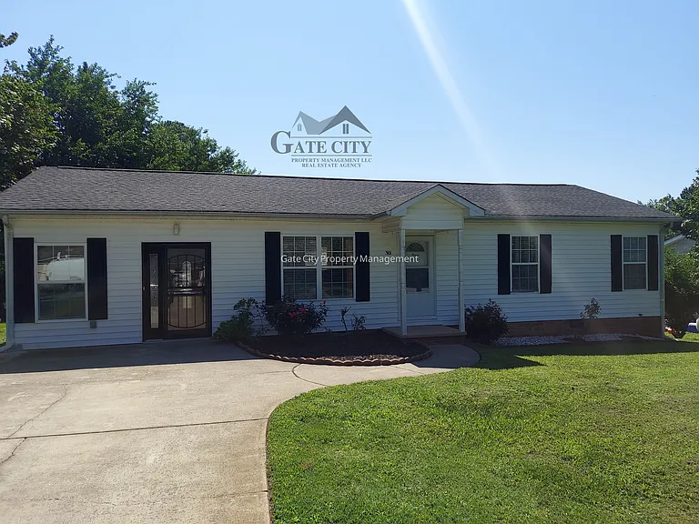301 Cloverdale Dr — Photo 1
