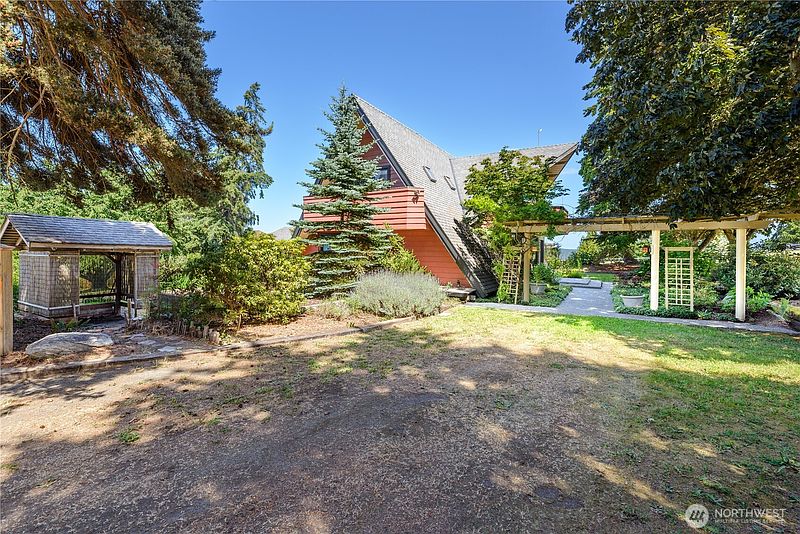 5th image of 141 Bay Ridge Place