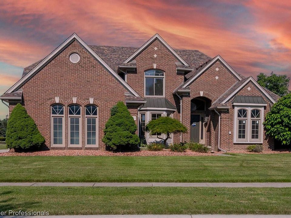 1st image of 43639 Hoptree Dr