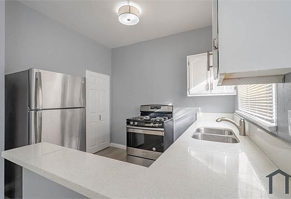 4th image of 2622 Brighton Ave APT 2