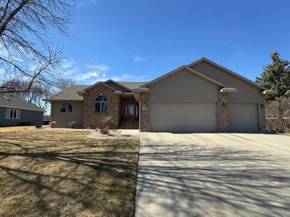 1375 Riverview Dr, Huron, SD 57350
