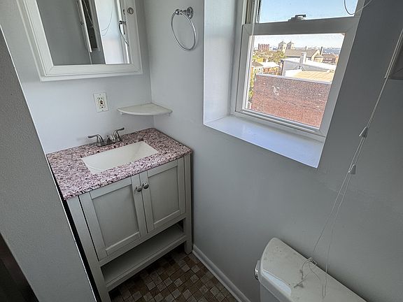 5th image of 1927 E Pratt St Floor 3