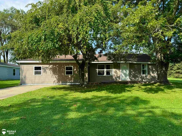 3442 Ellis Park Dr, Burton, MI 48519