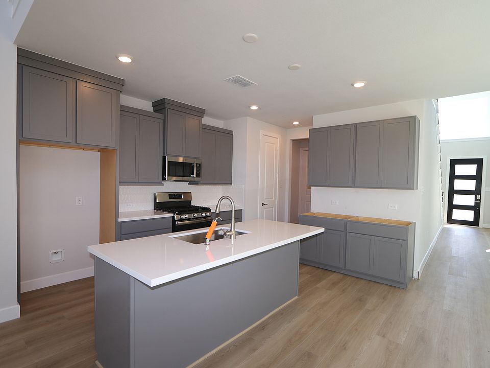 2nd image of 21822 Fitzroy Manor Ln