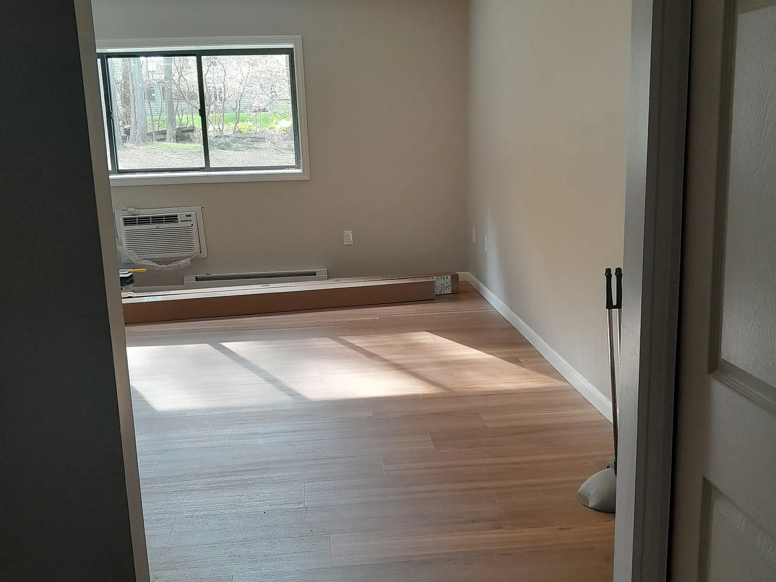 2 bed, 891 sqft, $2,400 — Photo 2