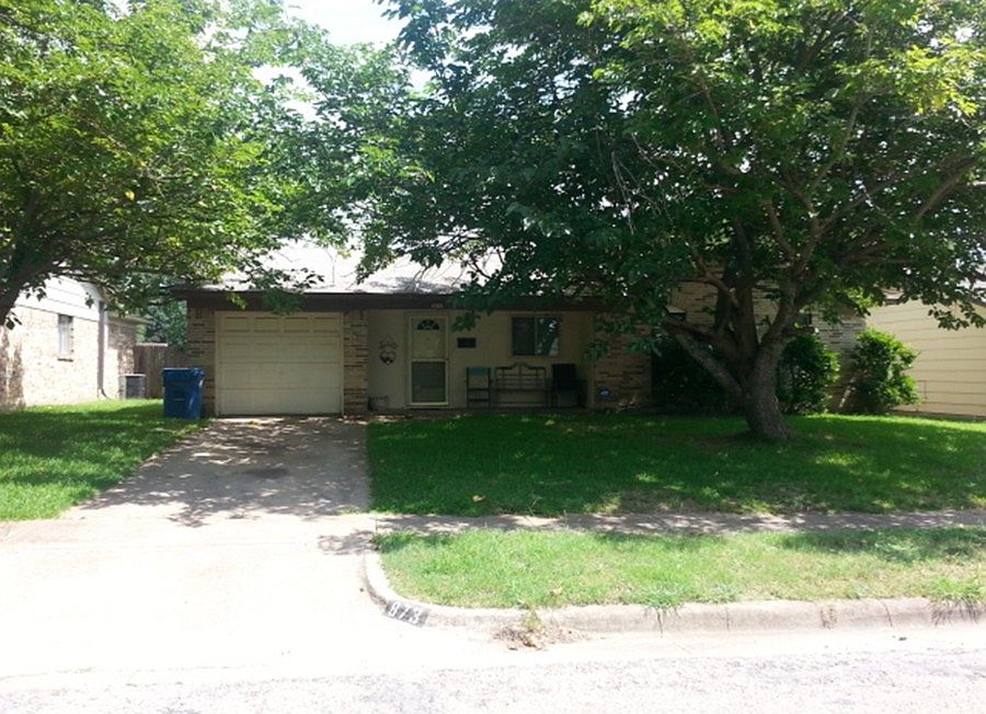 1st image of 873 Lexington Dr