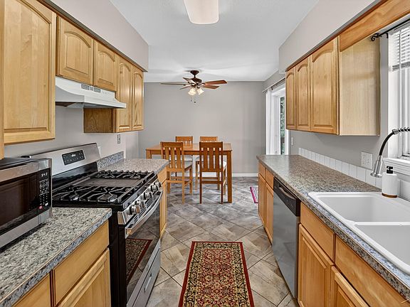 5th image of 2835 Clayburn Rd