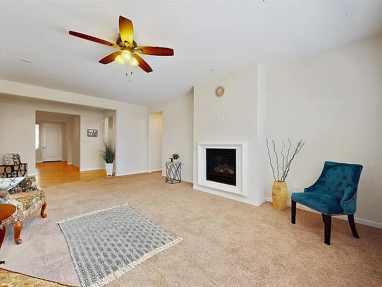 N San Remo Ln — Photo 19