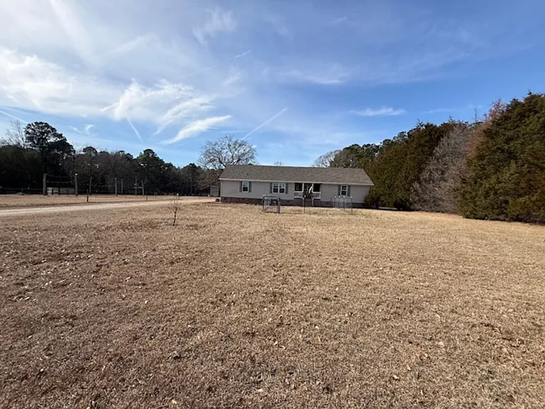 176 Old Fountain Rd — Photo 3