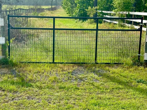 7 Blacks Dr, Williston, SC 29853