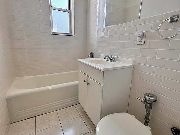 5th image of 2846 34th St APT 2A